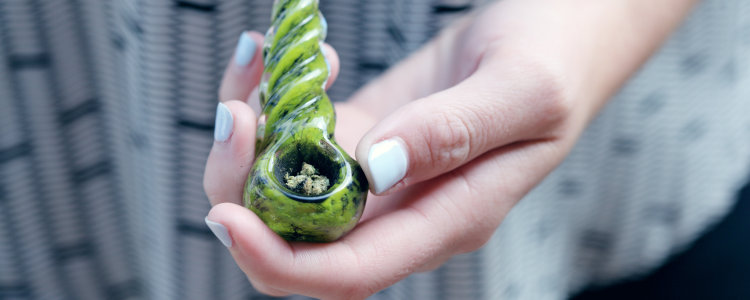 Weed Pipe Types: Which One is Right for You?