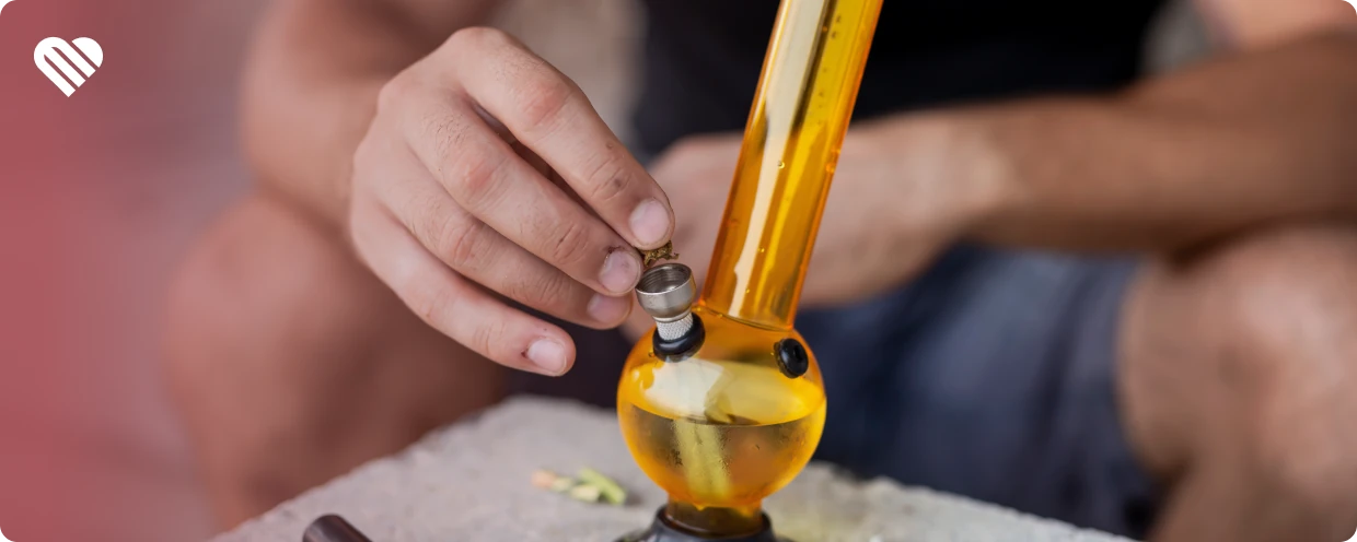 Bong vs pipe: Which is right for you?